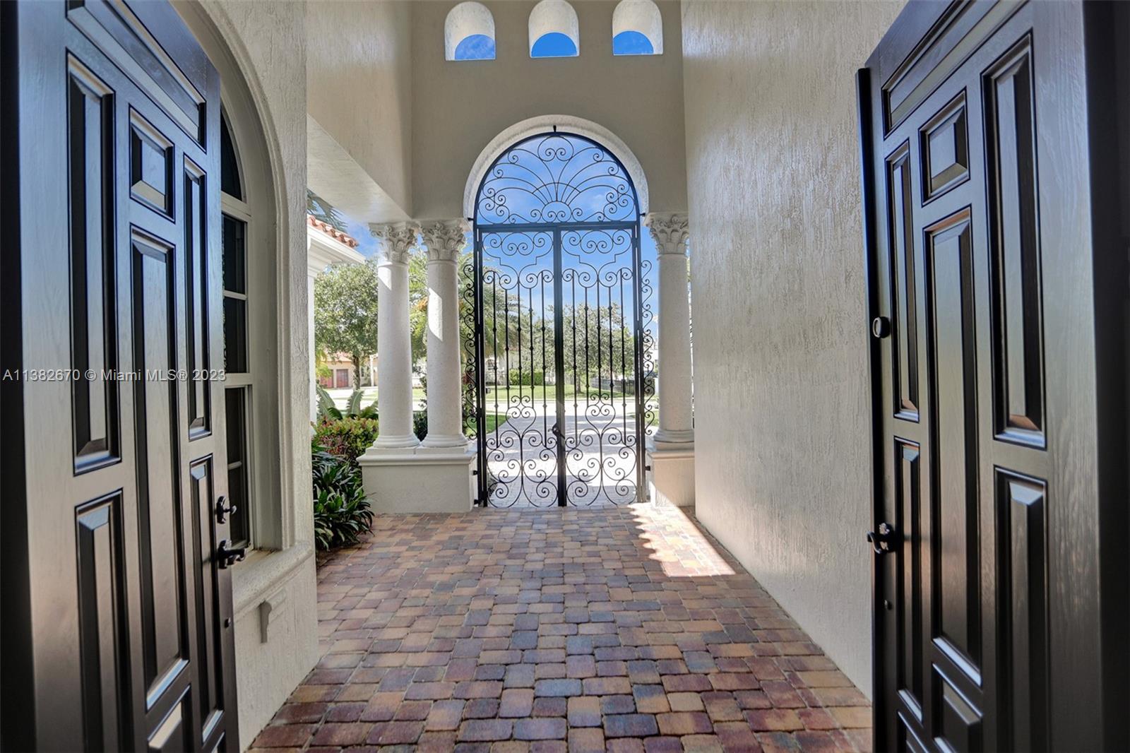 VISTA DEL LAGO - Residential