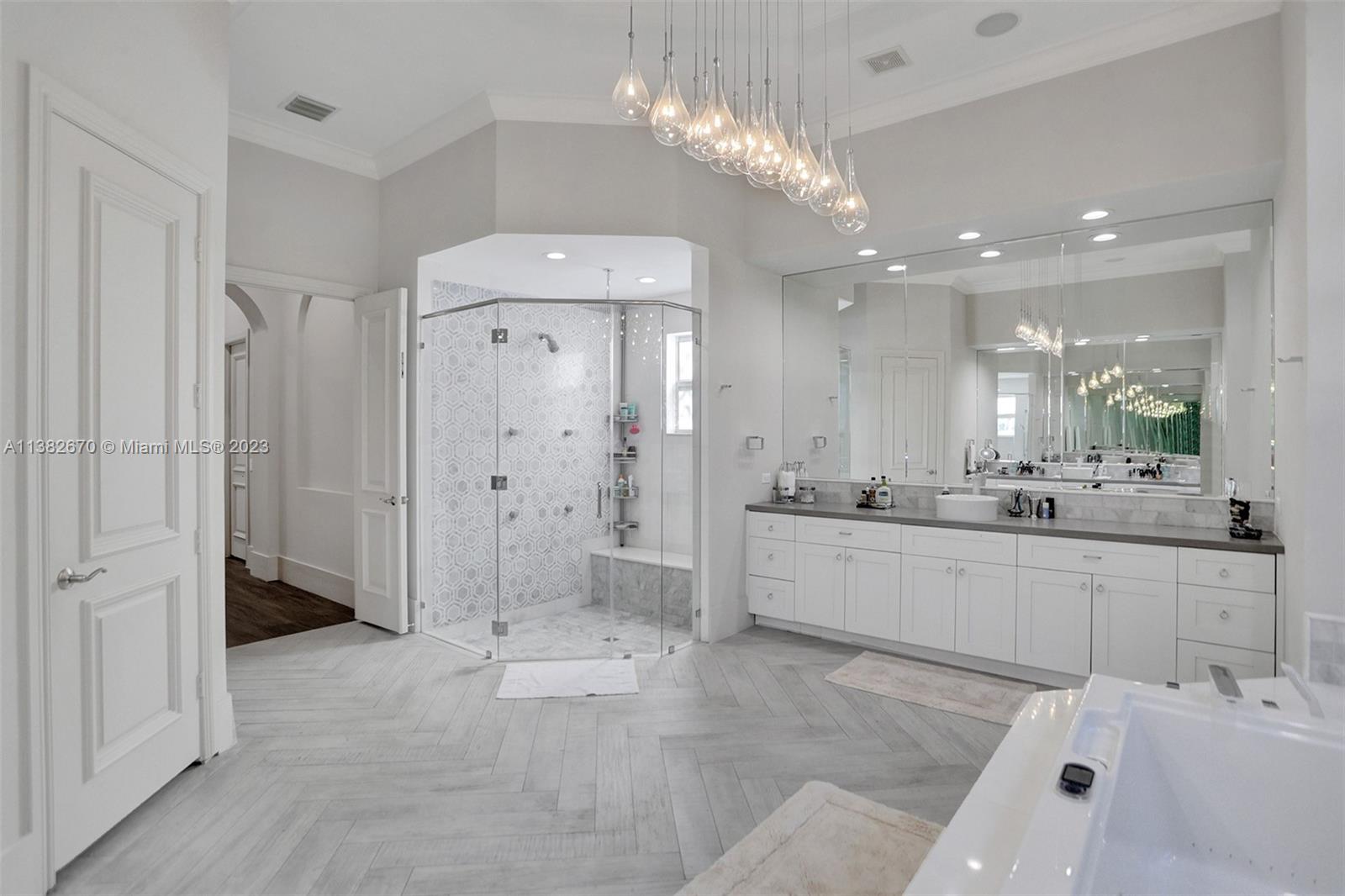 VISTA DEL LAGO - Residential