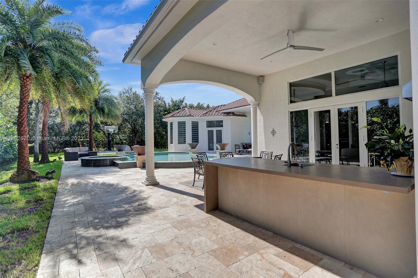 VISTA DEL LAGO - Residential