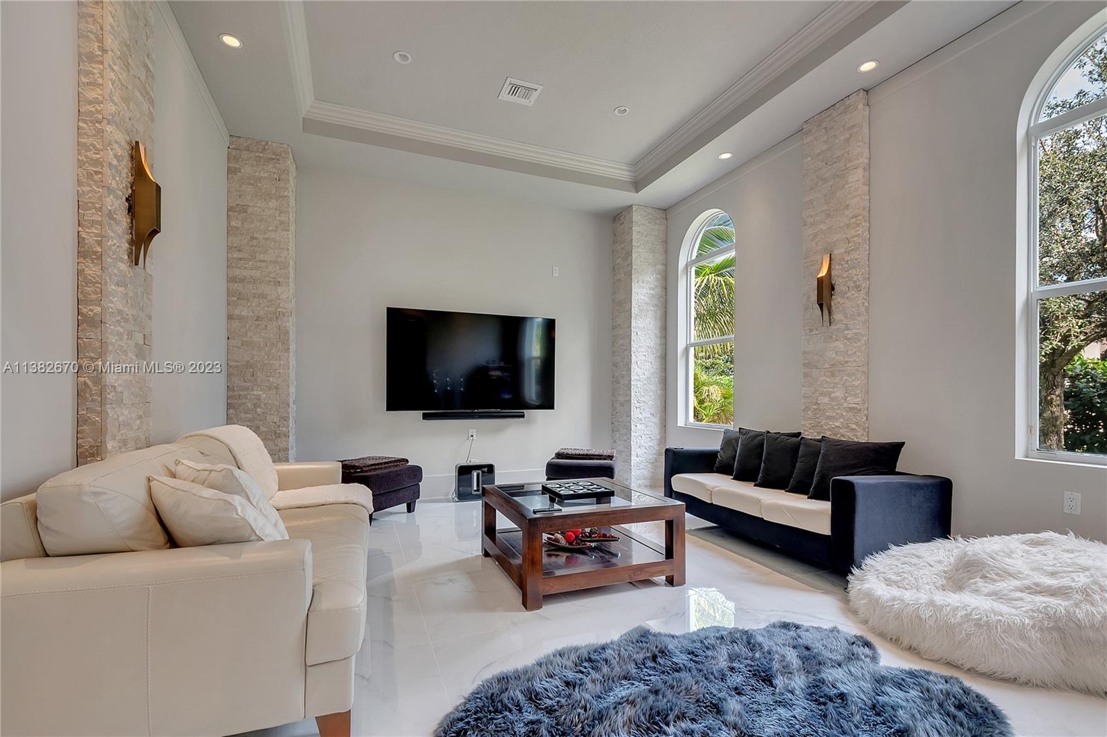 VISTA DEL LAGO - Residential