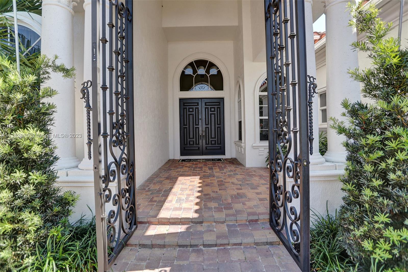 VISTA DEL LAGO - Residential