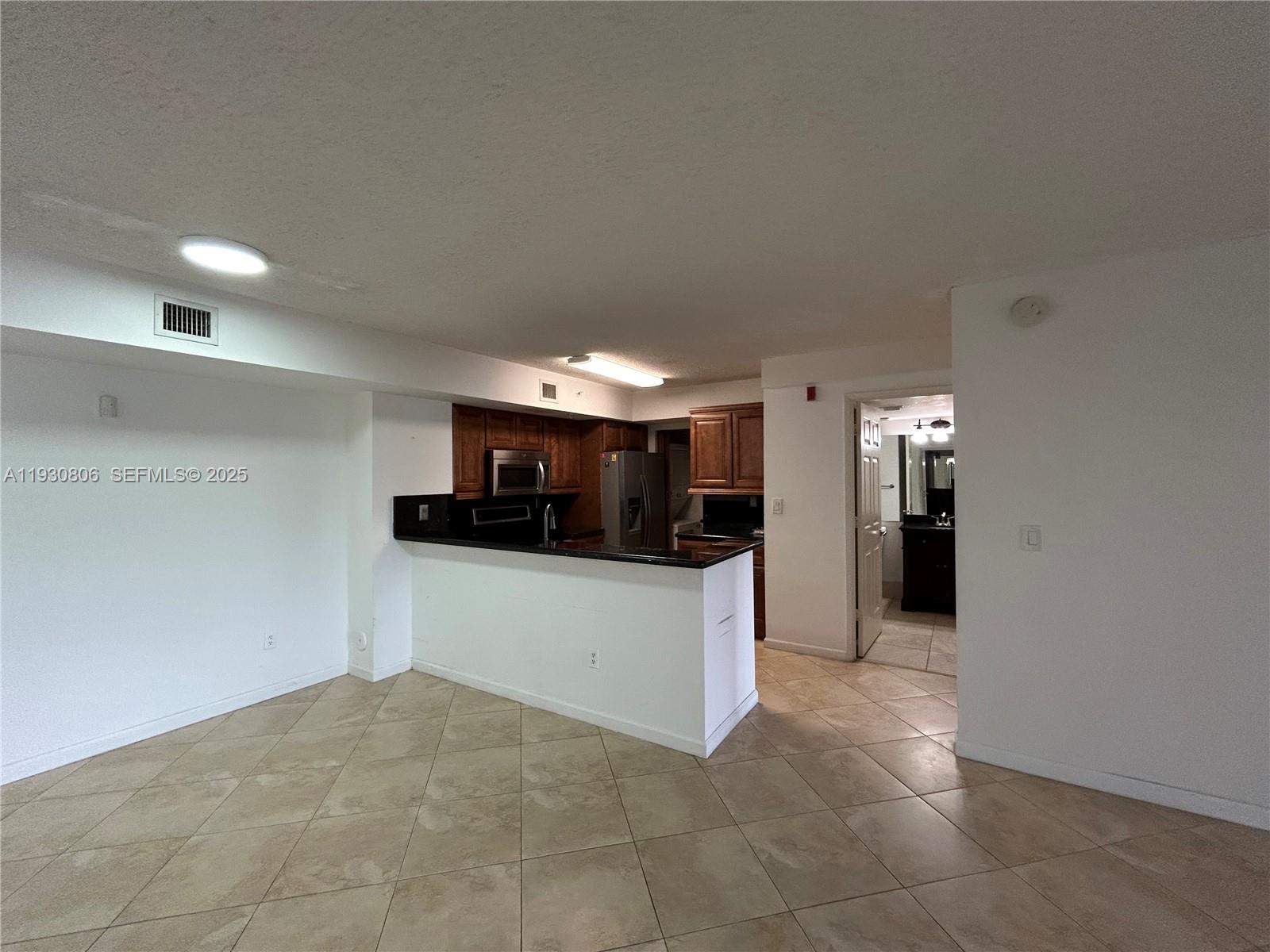 ROYAL GRAND CONDO - Residential Lease