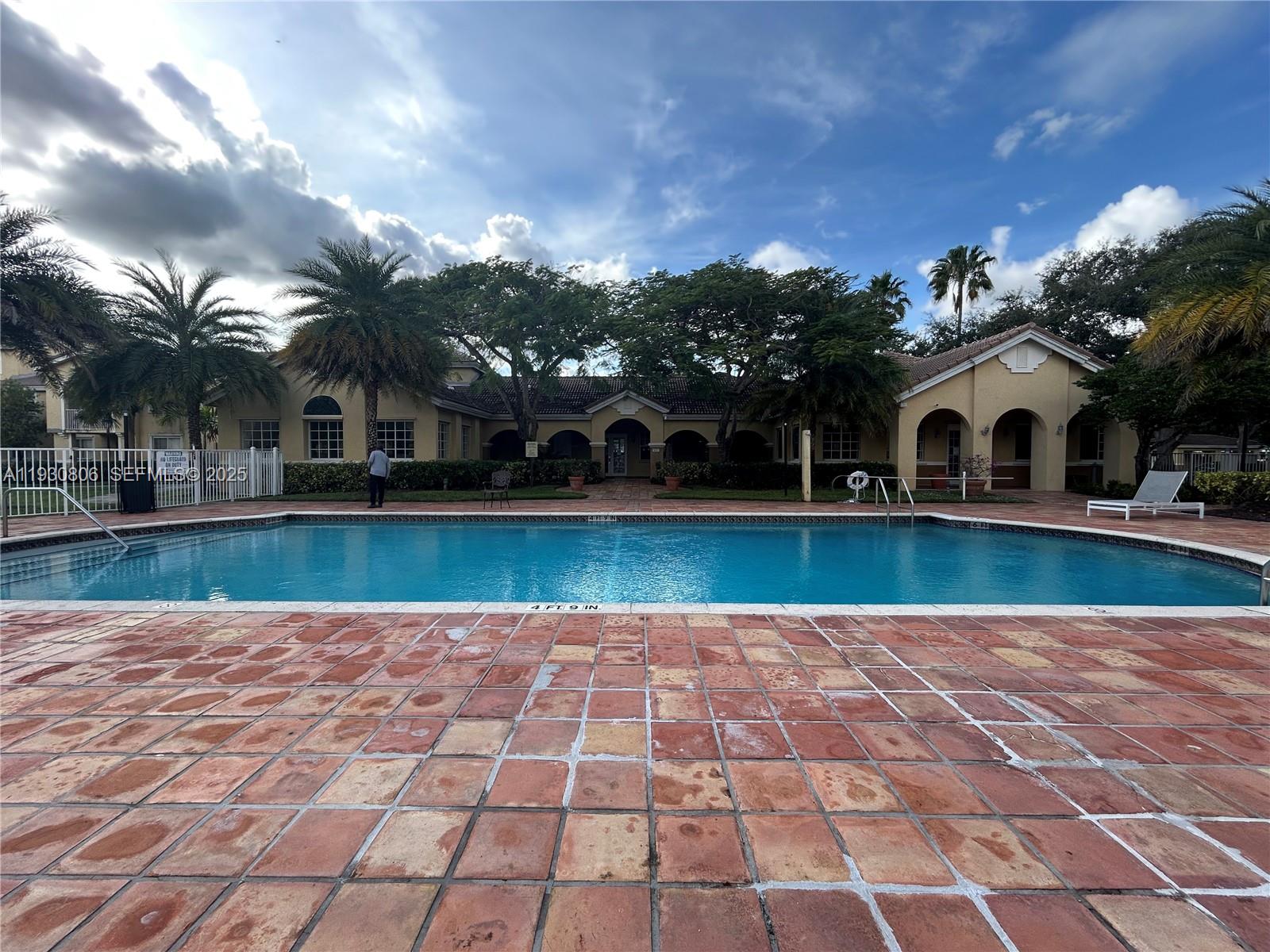 ROYAL GRAND CONDO - Residential Lease