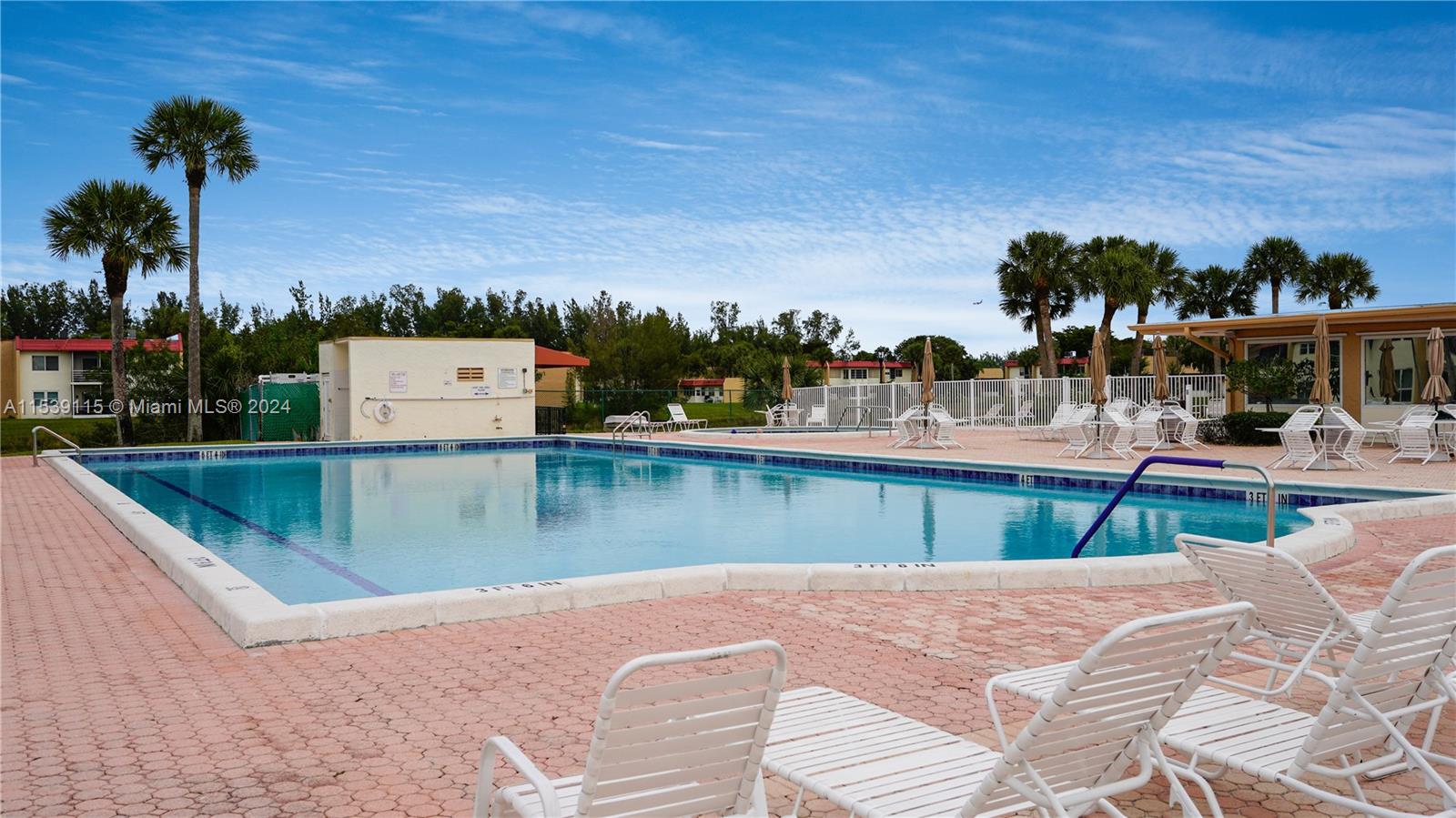 GOLDEN LAKES VILLAGE COND - Residential