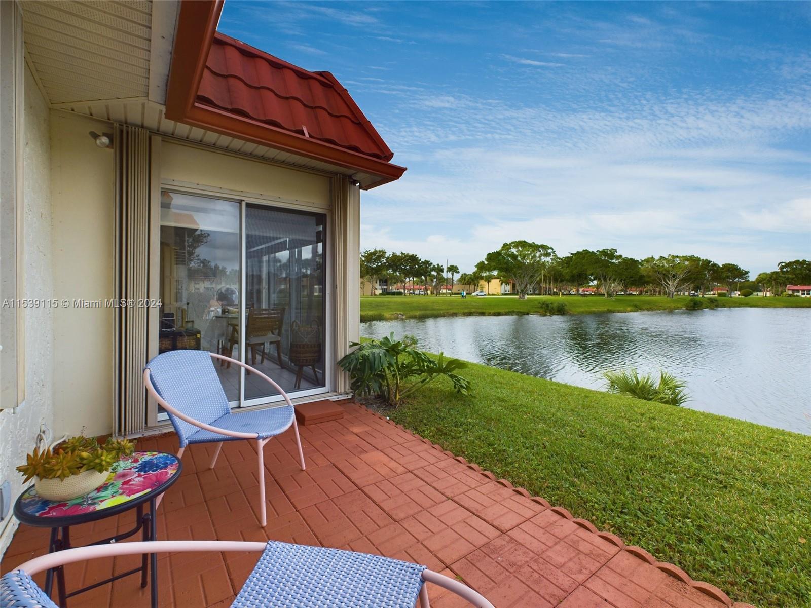 GOLDEN LAKES VILLAGE COND - Residential