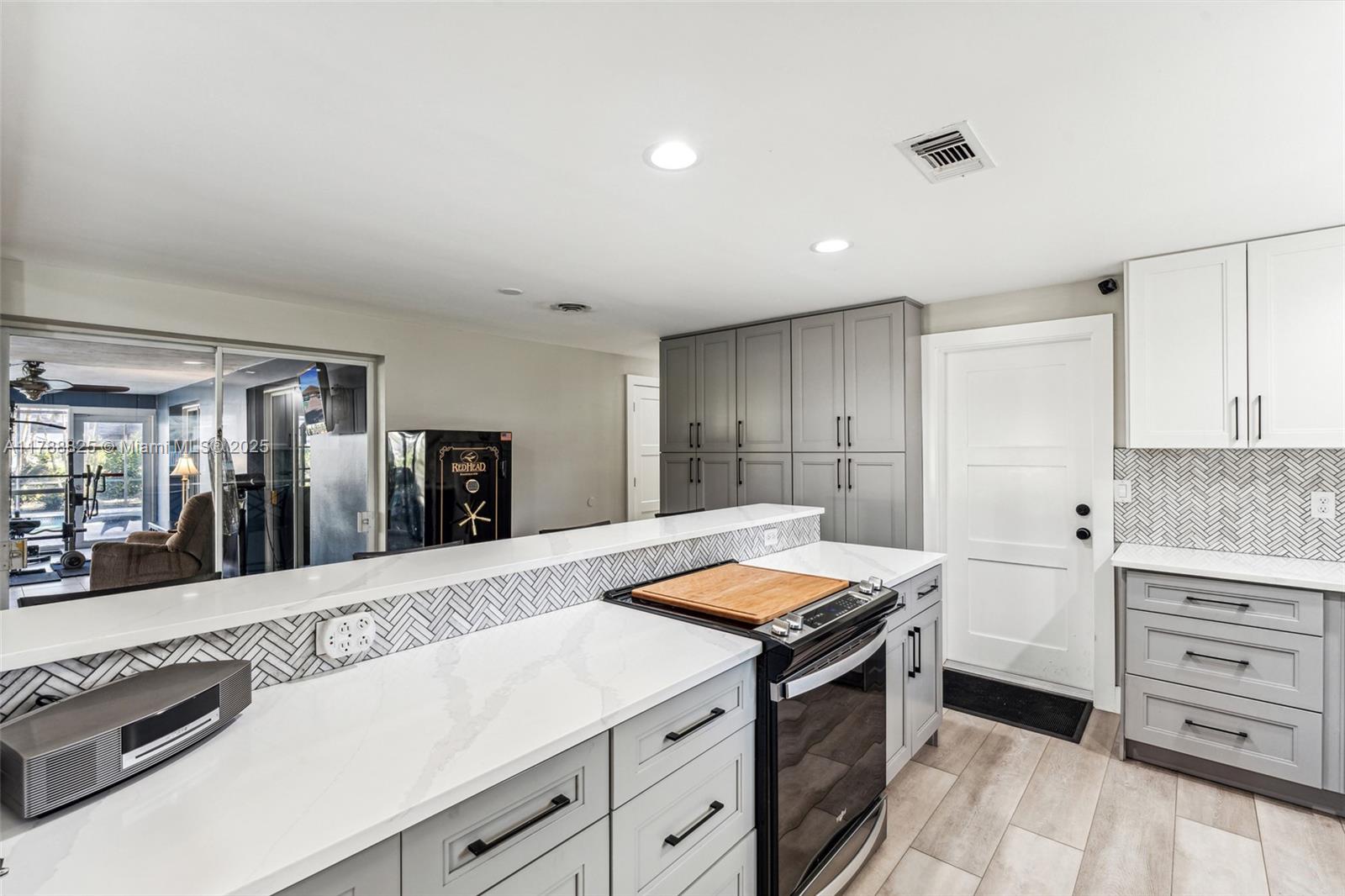 SEMINOLE ESTATES - Residential