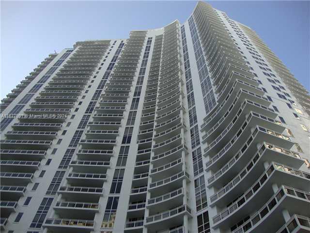 Property for Sale at 901 Brickell Key Blvd 1701, Miami, Broward County, Florida - Bedrooms: 1 
Bathrooms: 2  - $669,900