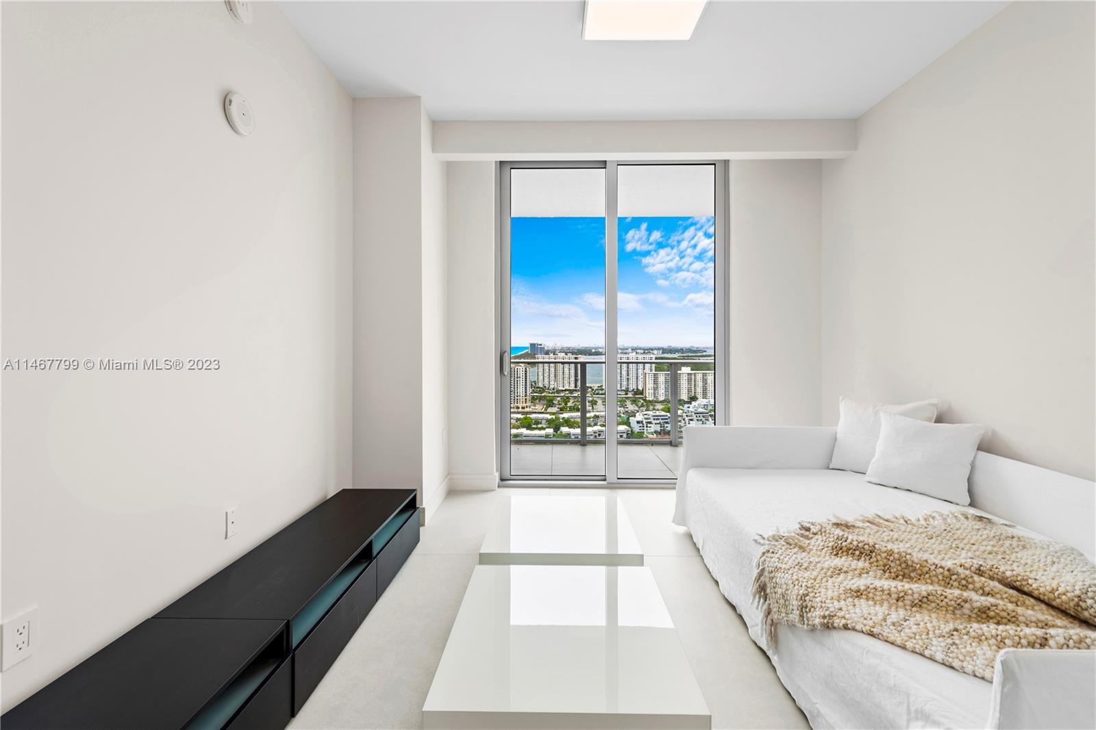 PARQUE TOWERS CONDO - Residential