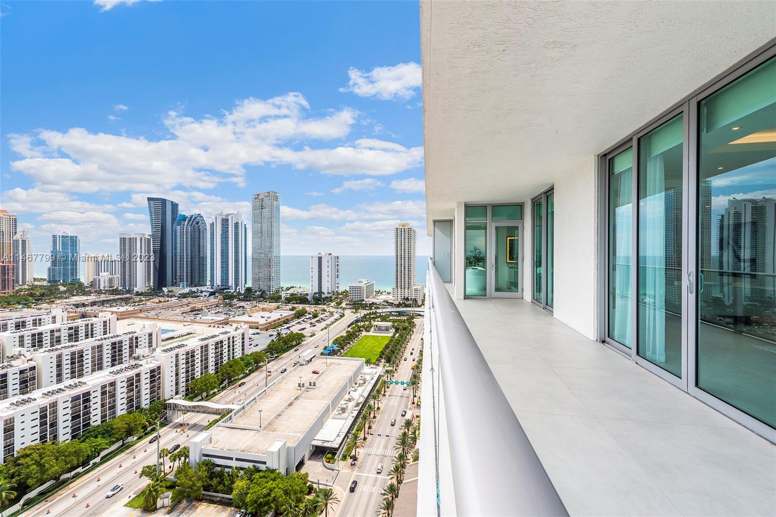 PARQUE TOWERS CONDO - Residential
