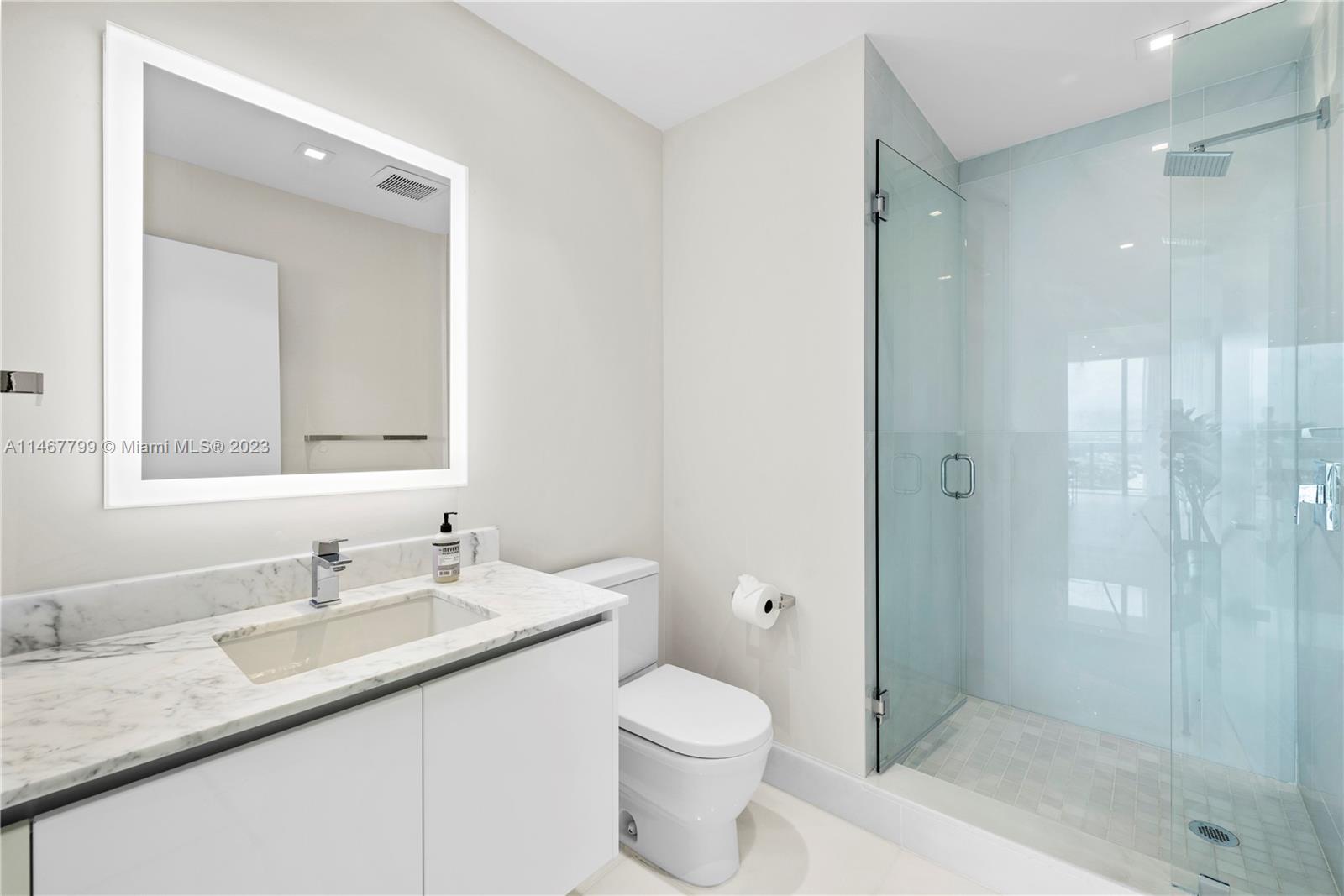 PARQUE TOWERS CONDO - Residential