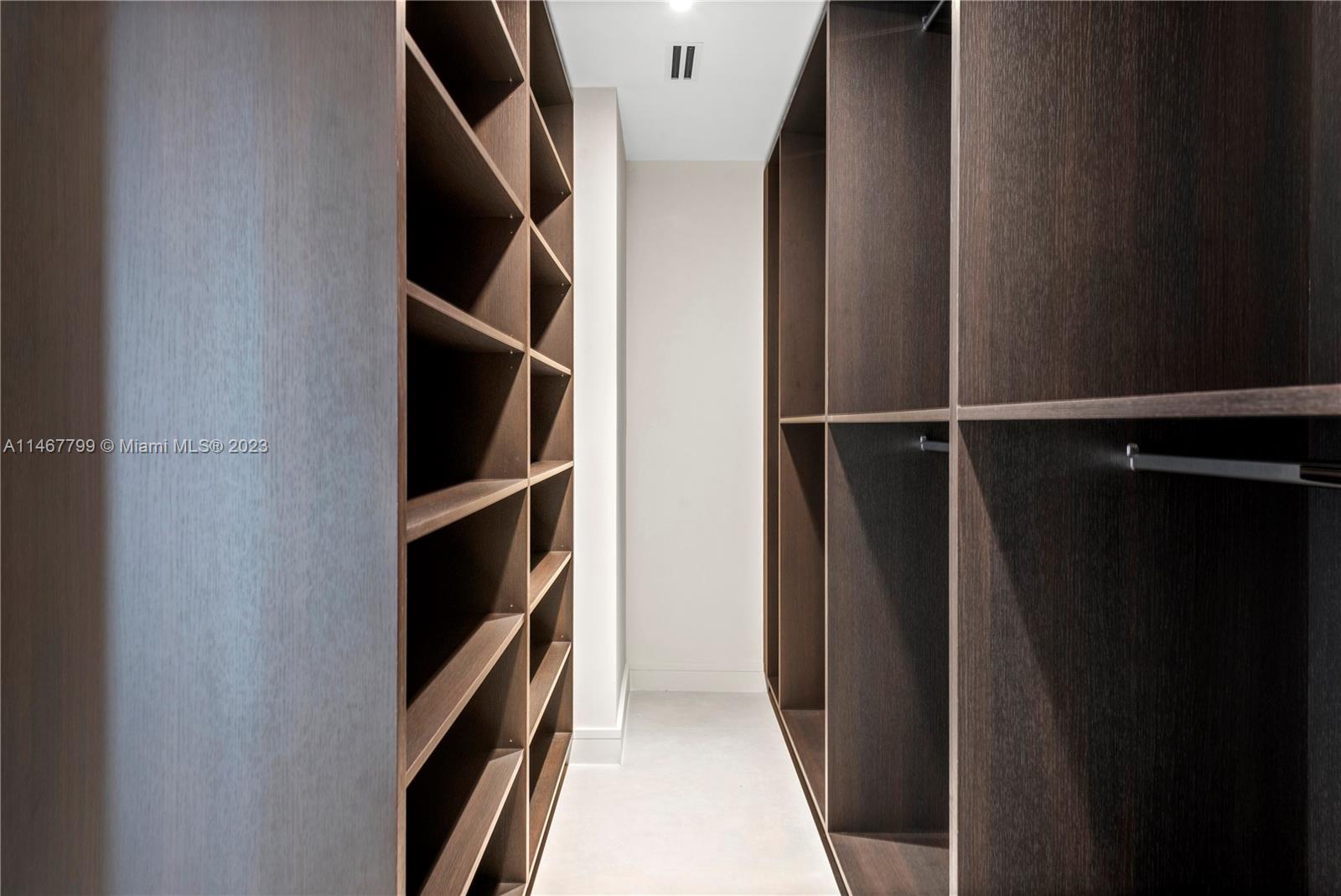 PARQUE TOWERS CONDO - Residential