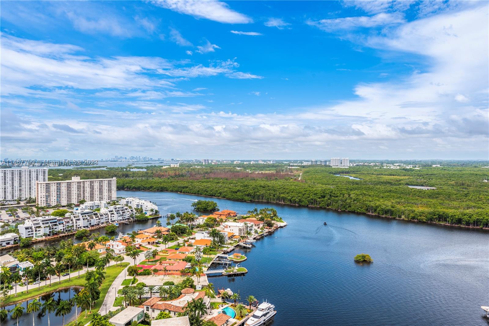 PARQUE TOWERS CONDO - Residential