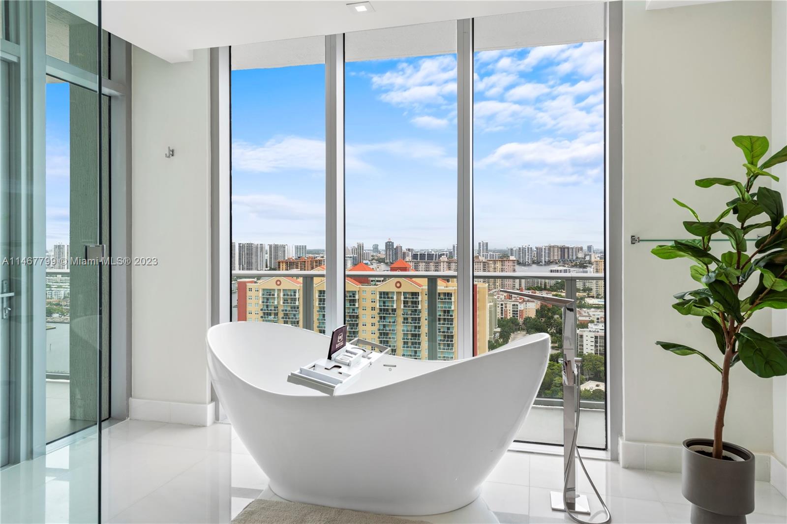 PARQUE TOWERS CONDO - Residential