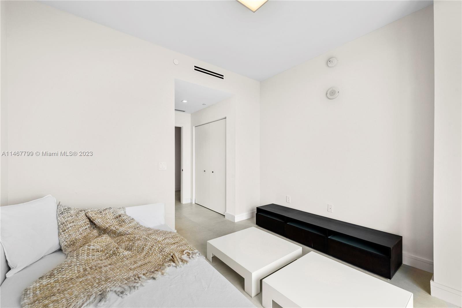 PARQUE TOWERS CONDO - Residential