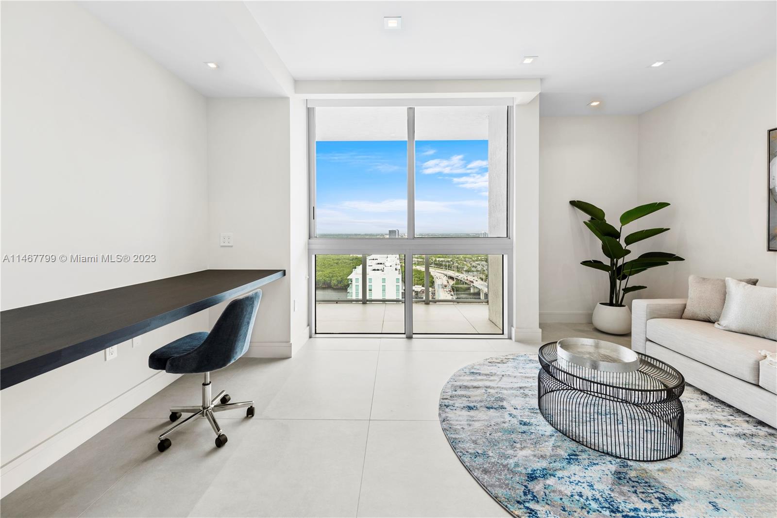 PARQUE TOWERS CONDO - Residential