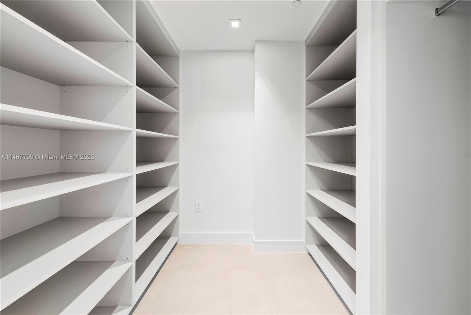 PARQUE TOWERS CONDO - Residential