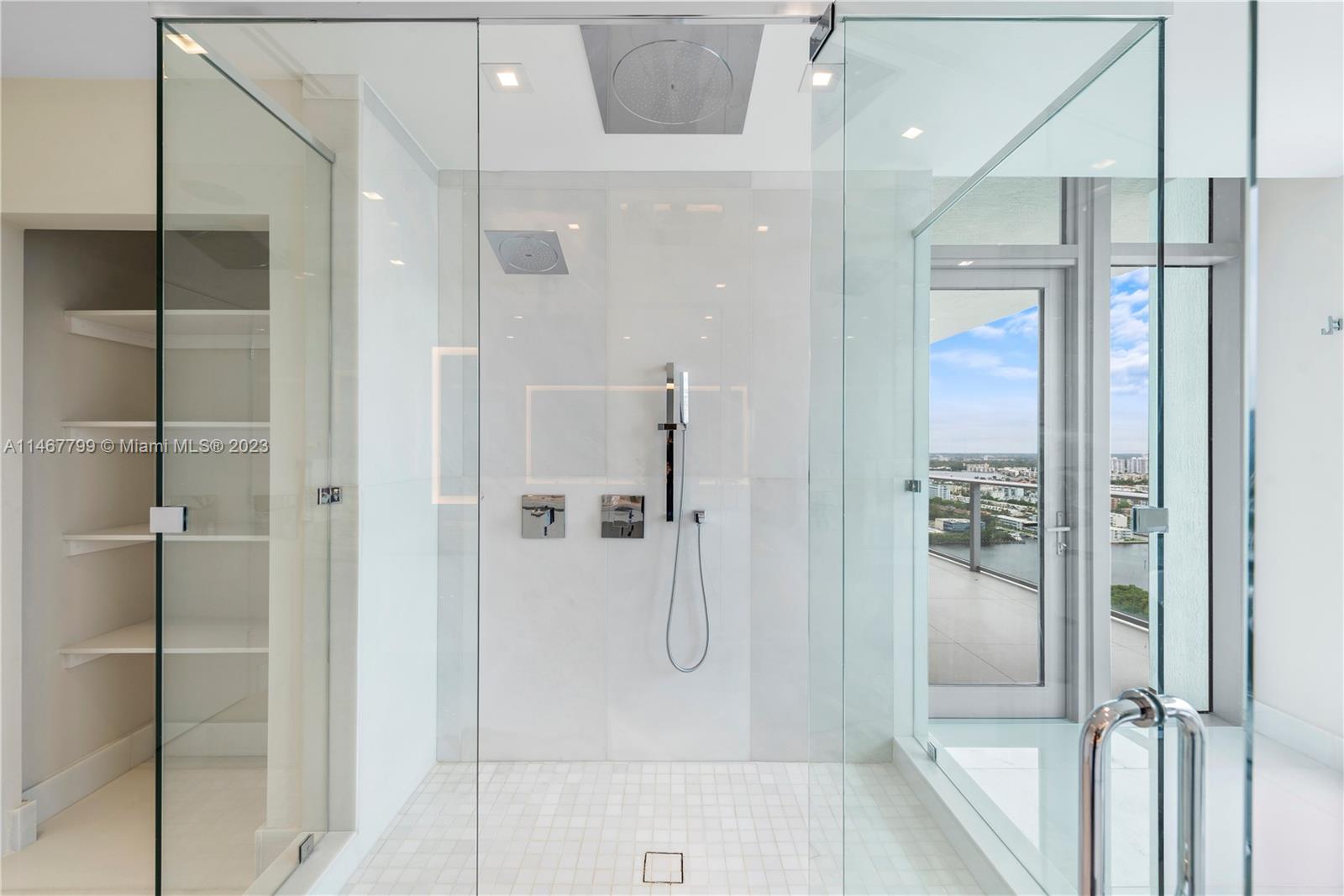 PARQUE TOWERS CONDO - Residential