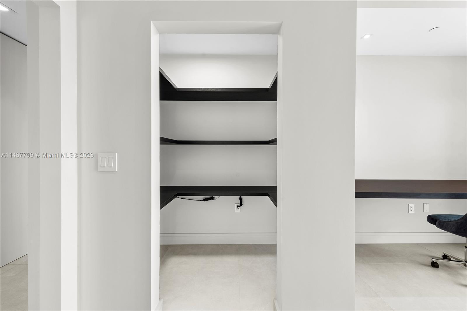 PARQUE TOWERS CONDO - Residential