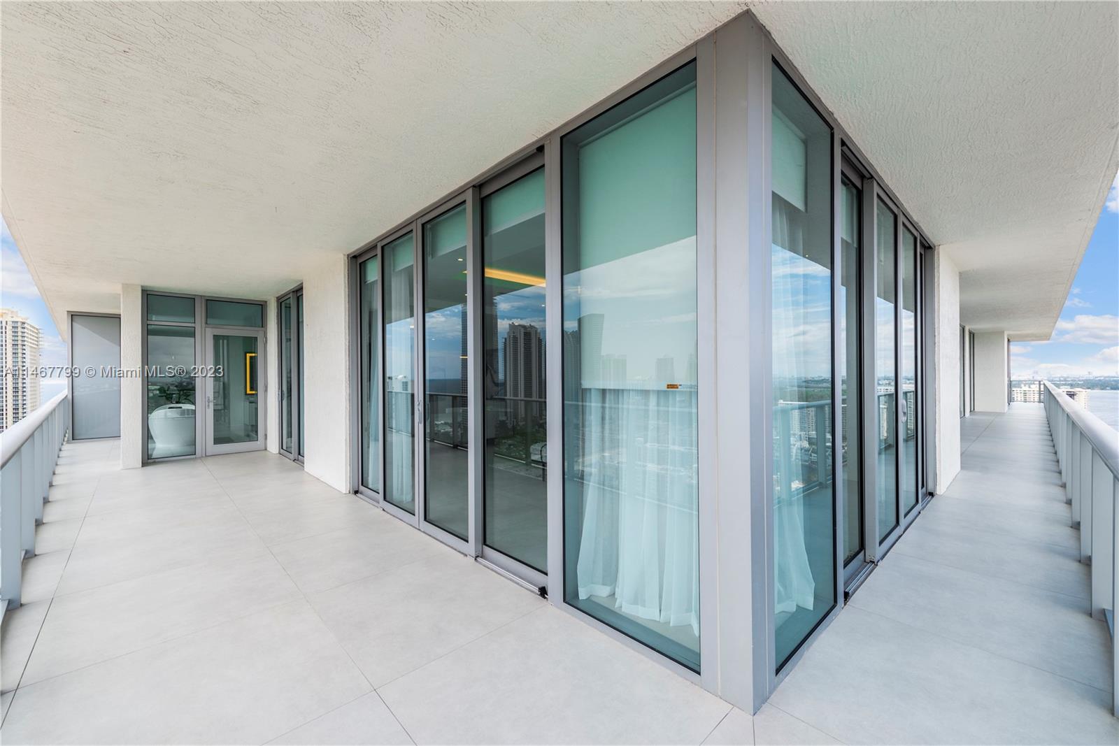 PARQUE TOWERS CONDO - Residential