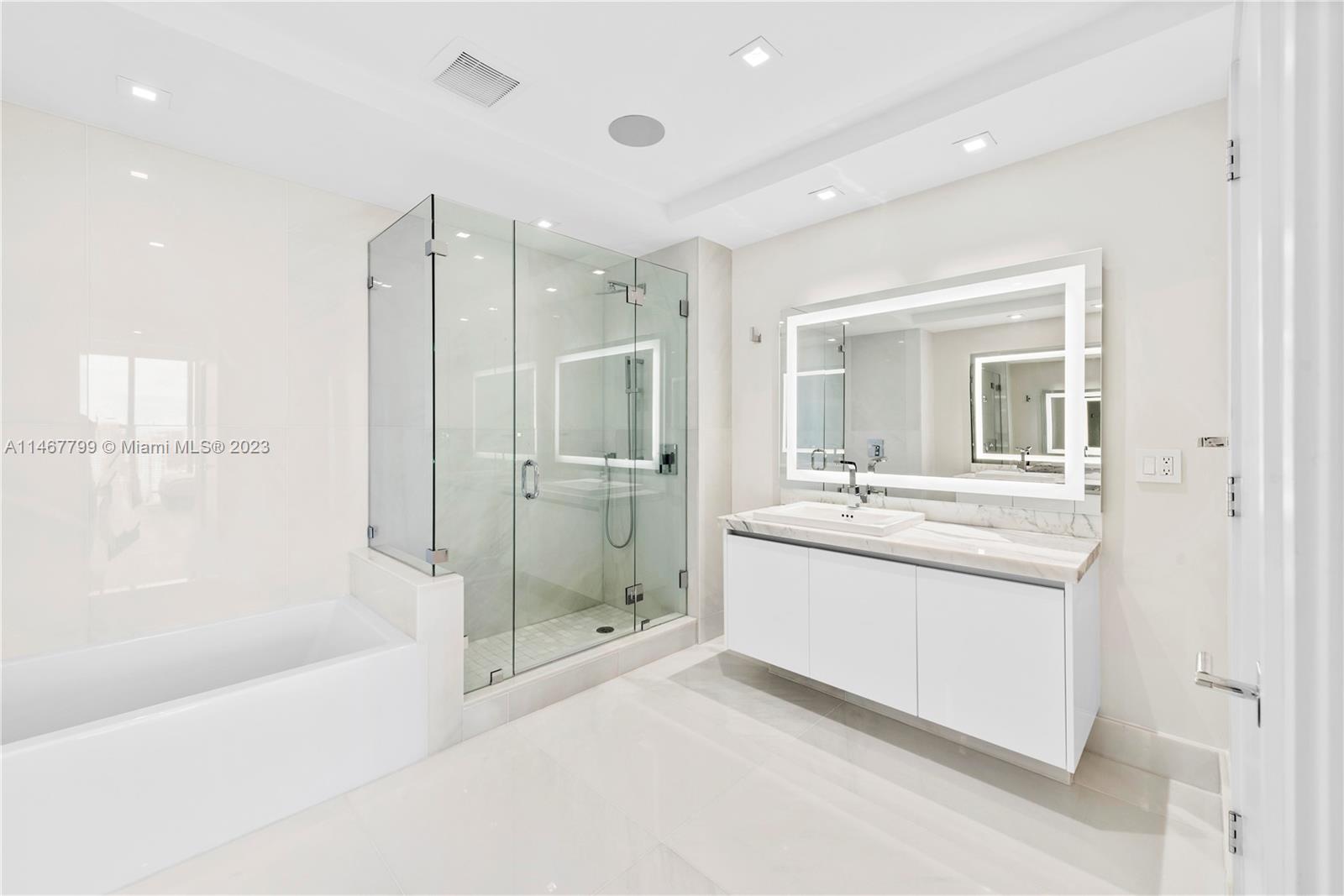 PARQUE TOWERS CONDO - Residential