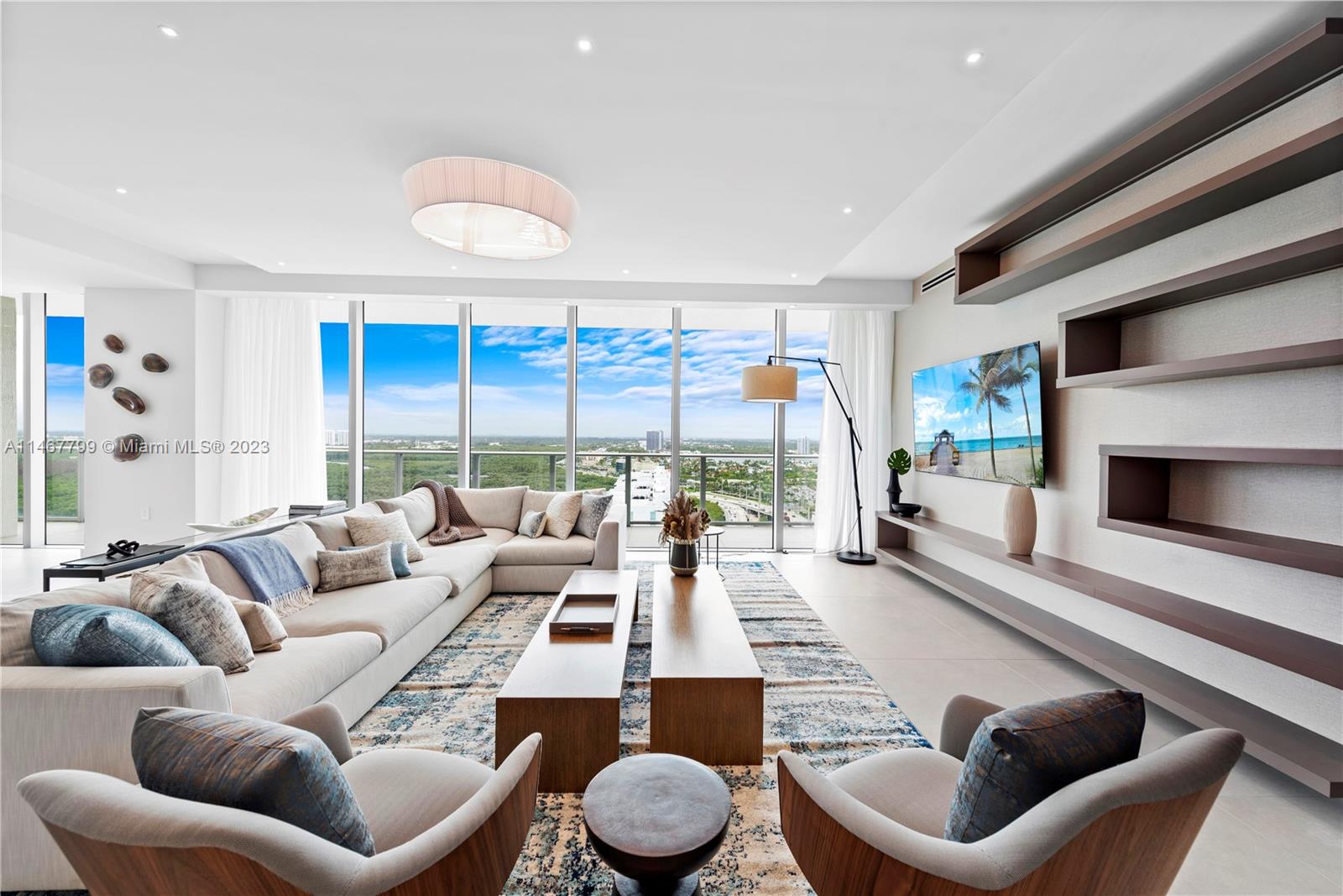 PARQUE TOWERS CONDO - Residential
