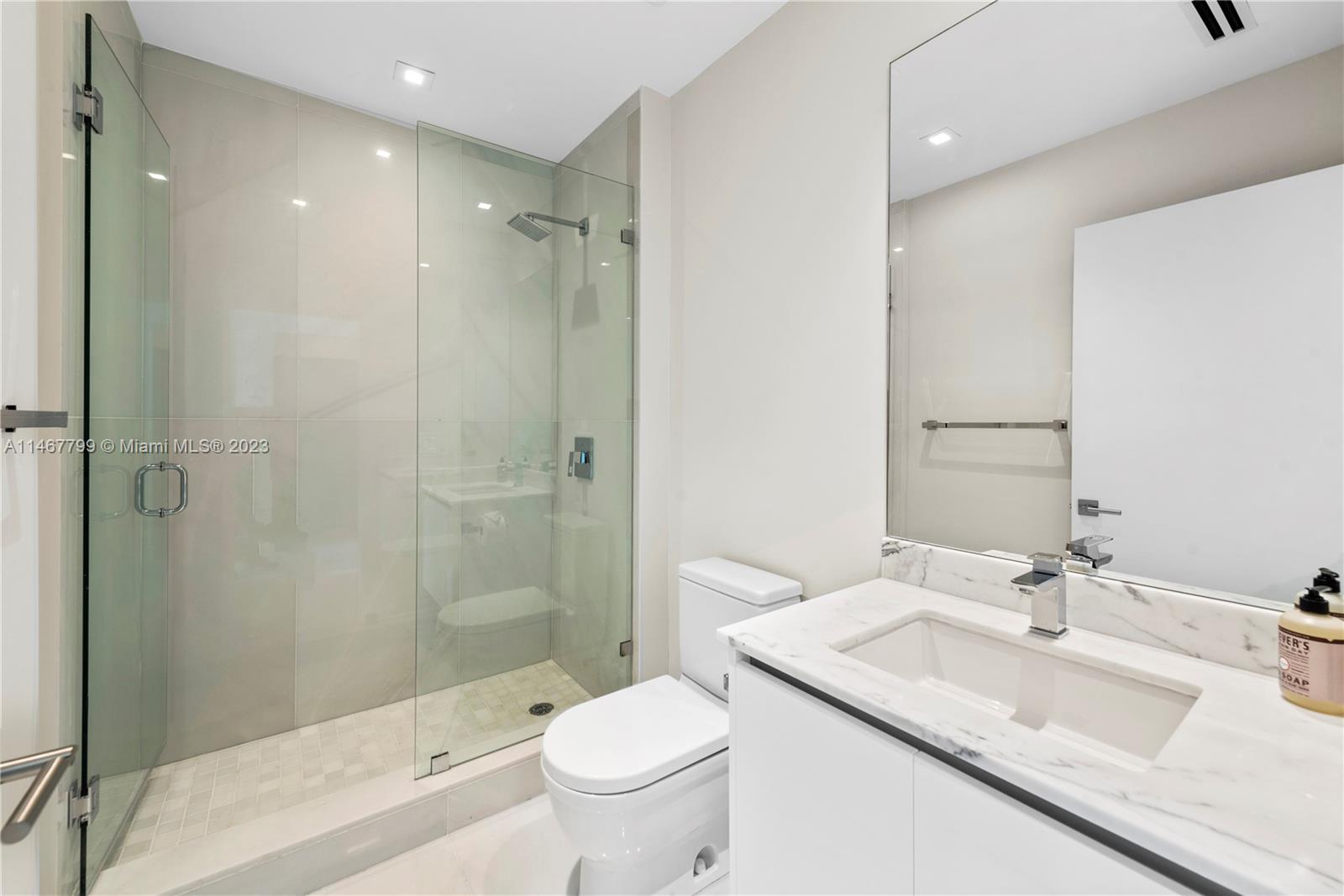 PARQUE TOWERS CONDO - Residential