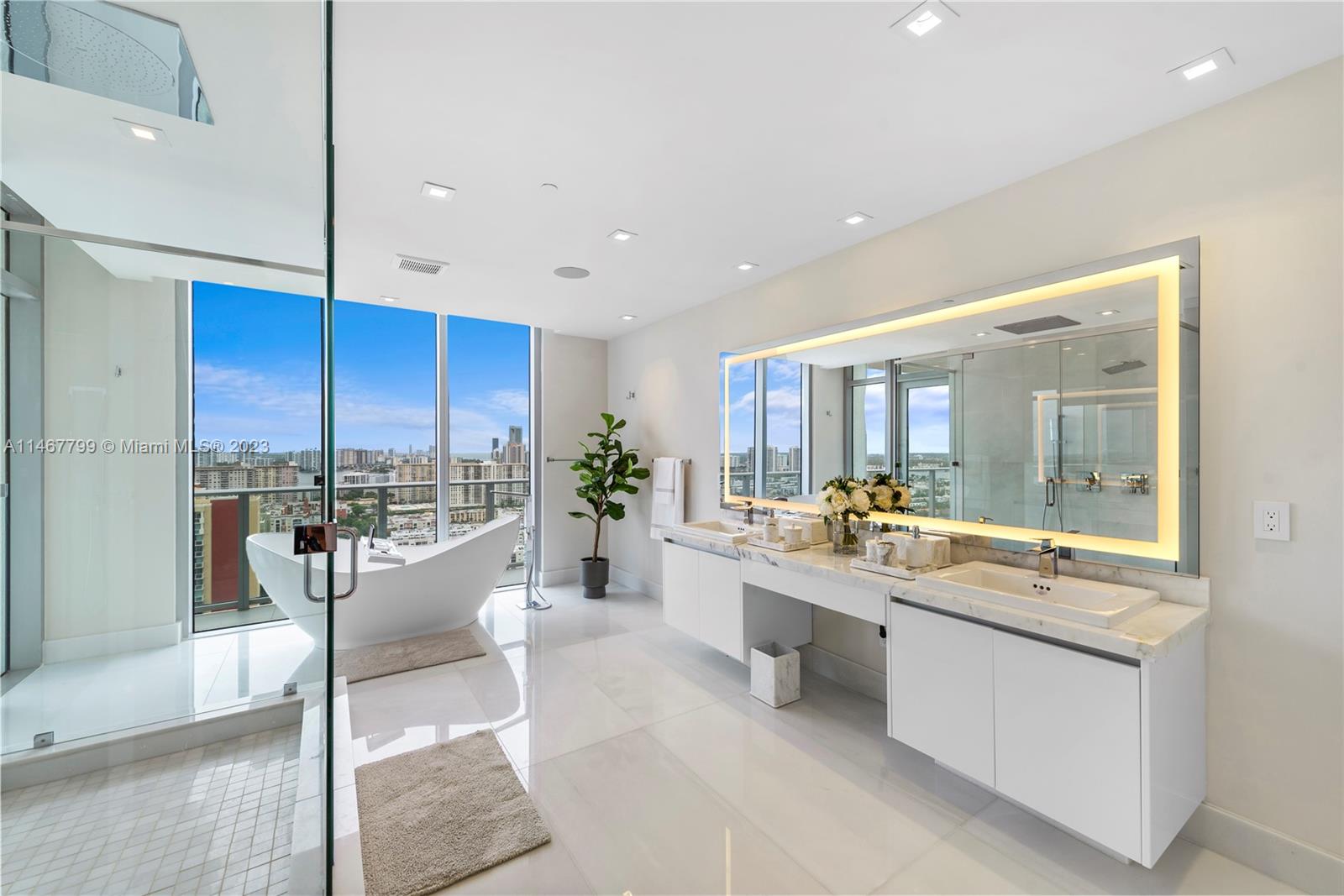 PARQUE TOWERS CONDO - Residential