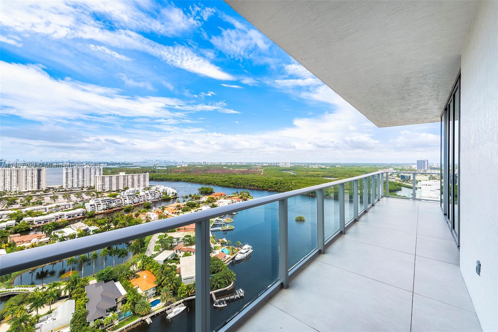 PARQUE TOWERS CONDO - Residential