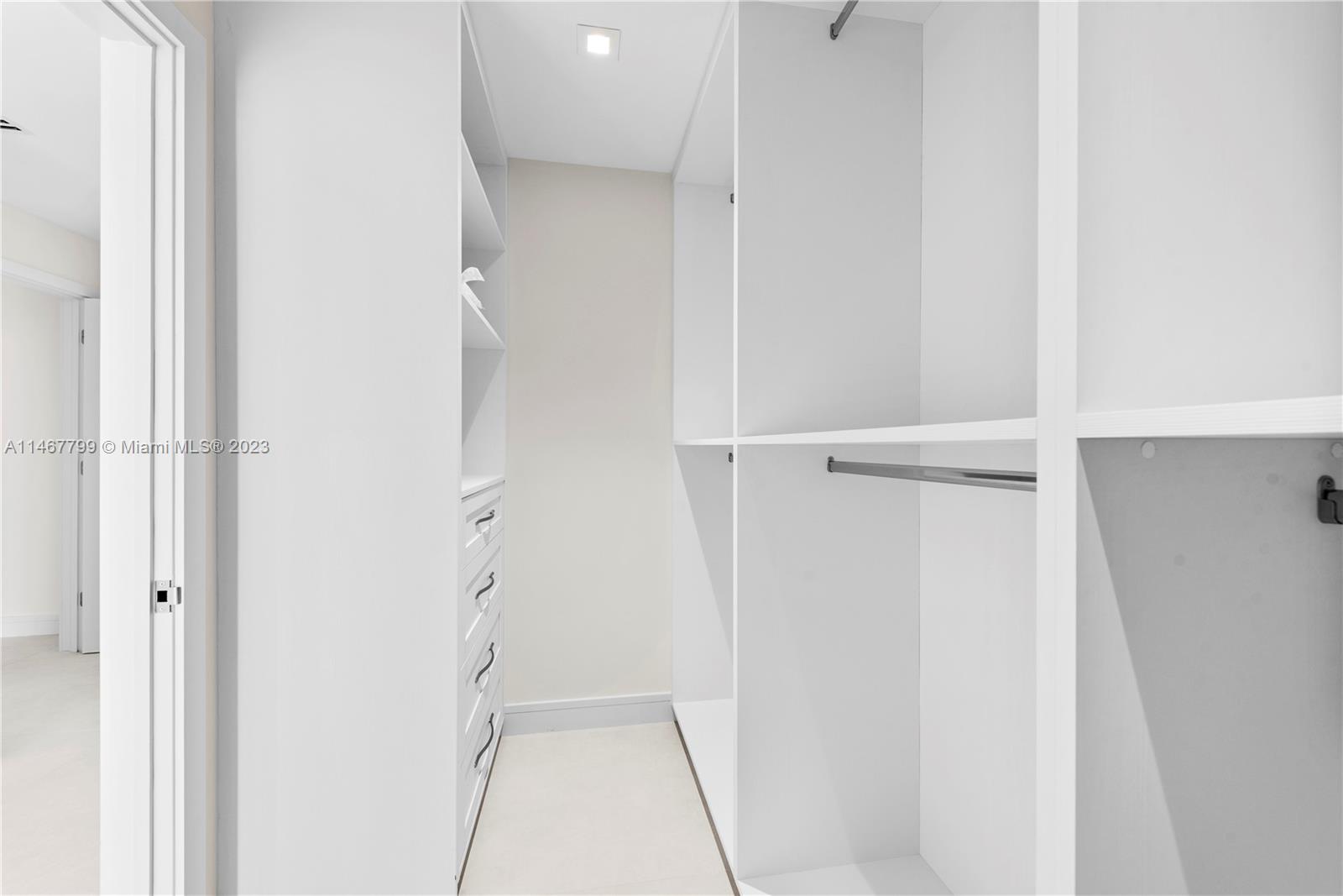 PARQUE TOWERS CONDO - Residential
