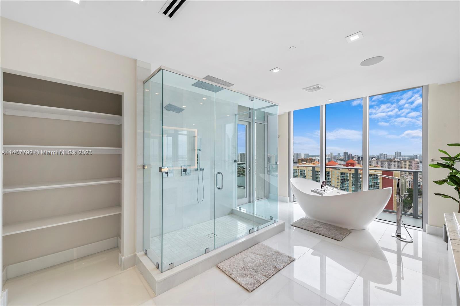 PARQUE TOWERS CONDO - Residential