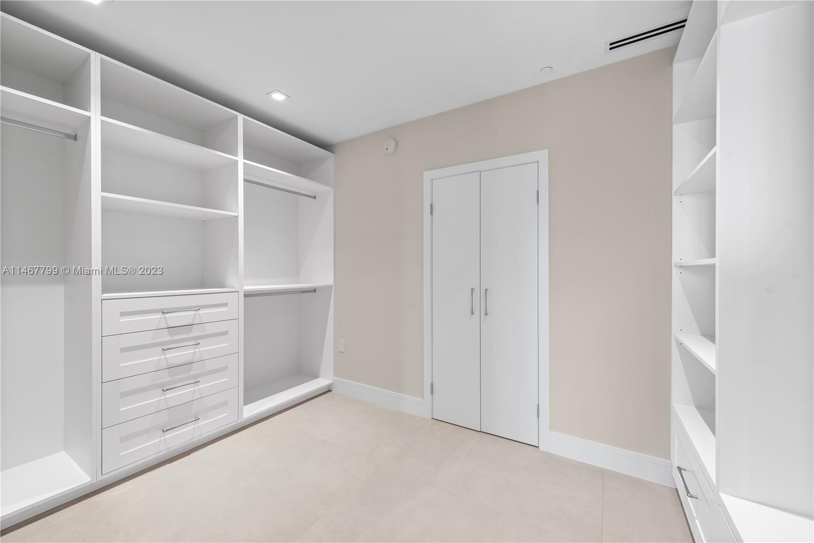 PARQUE TOWERS CONDO - Residential