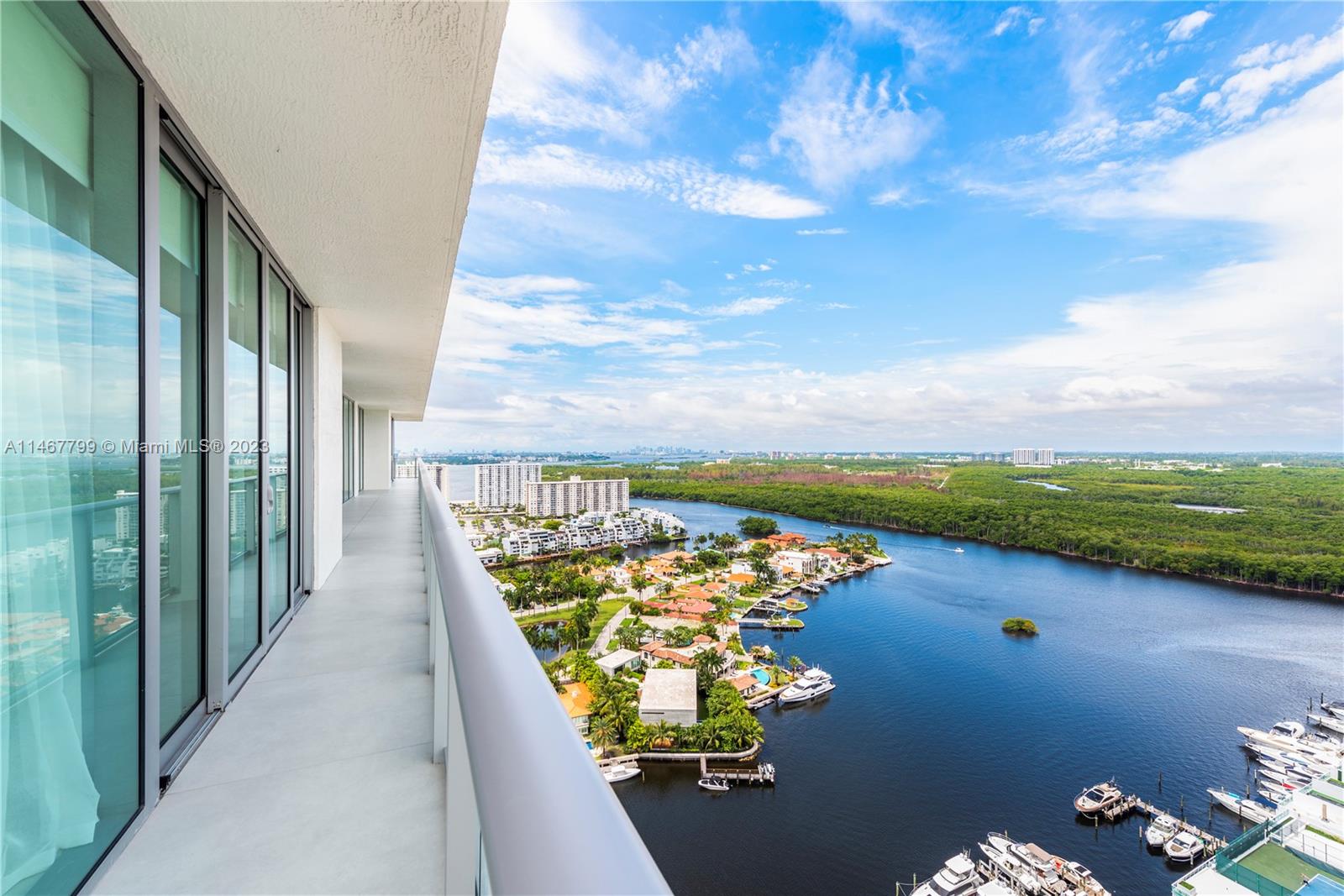 PARQUE TOWERS CONDO - Residential