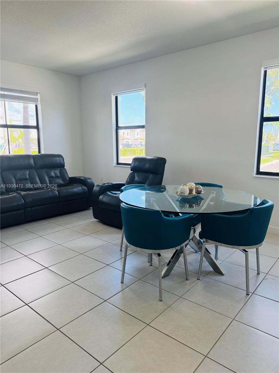 KENDALL ASSEMBLAGE SOTUH - Residential