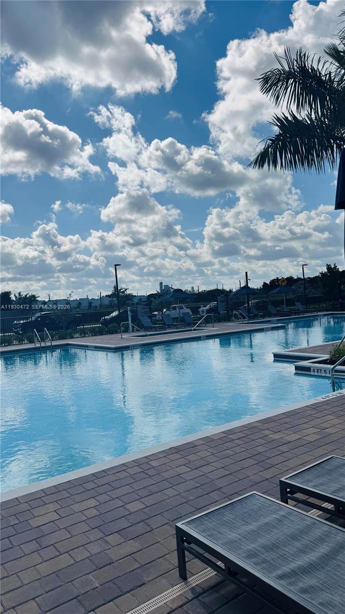 KENDALL ASSEMBLAGE SOTUH - Residential