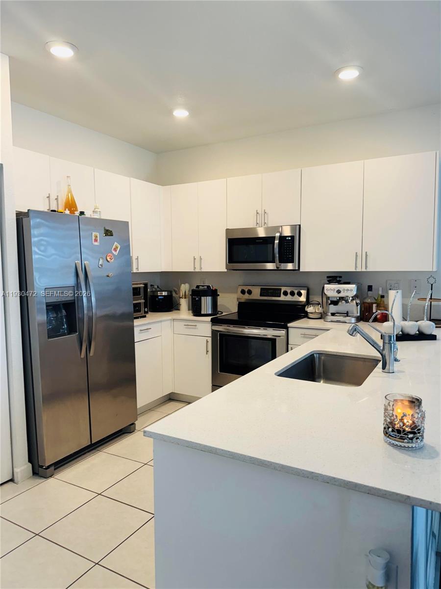 KENDALL ASSEMBLAGE SOTUH - Residential