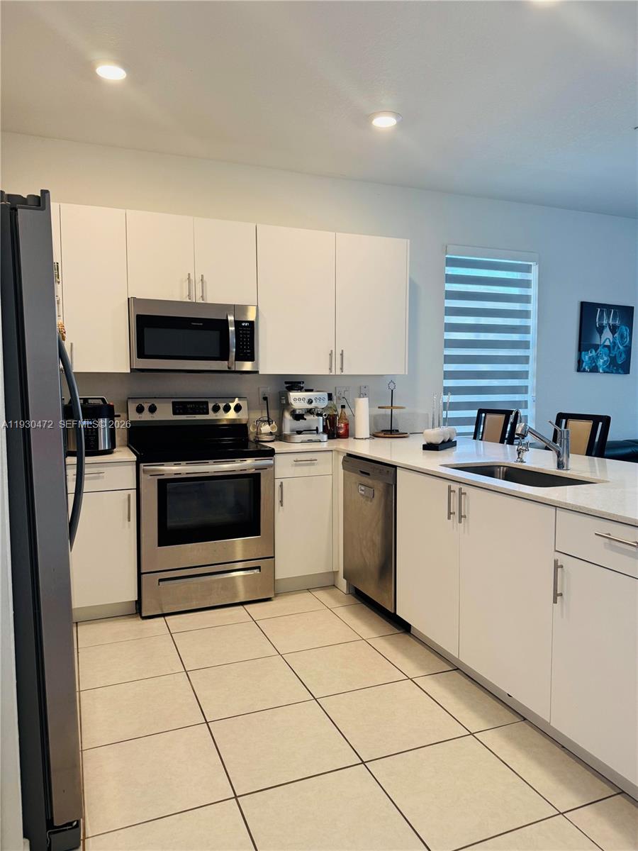 KENDALL ASSEMBLAGE SOTUH - Residential