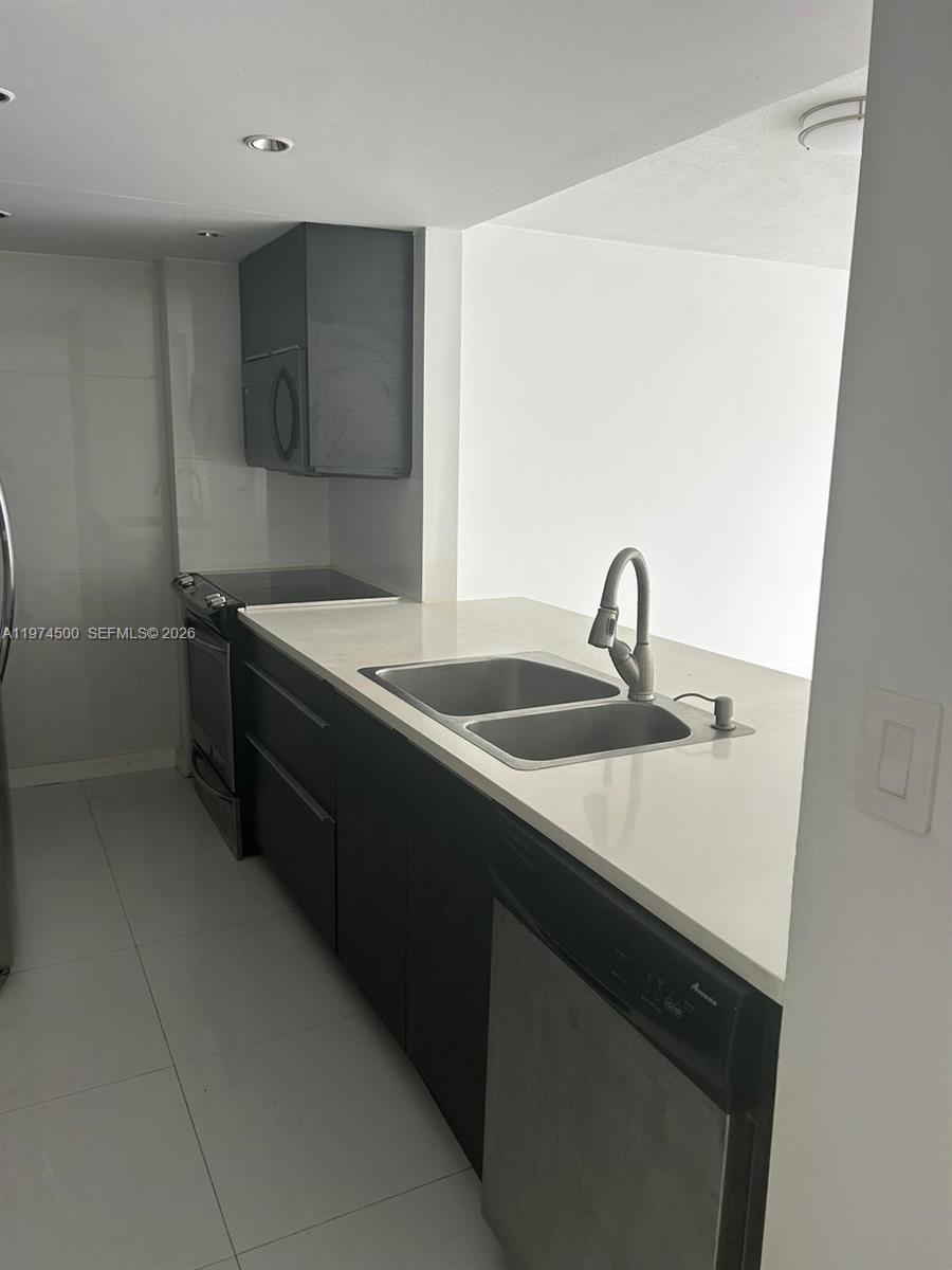 7545 E Treasure Dr 5J