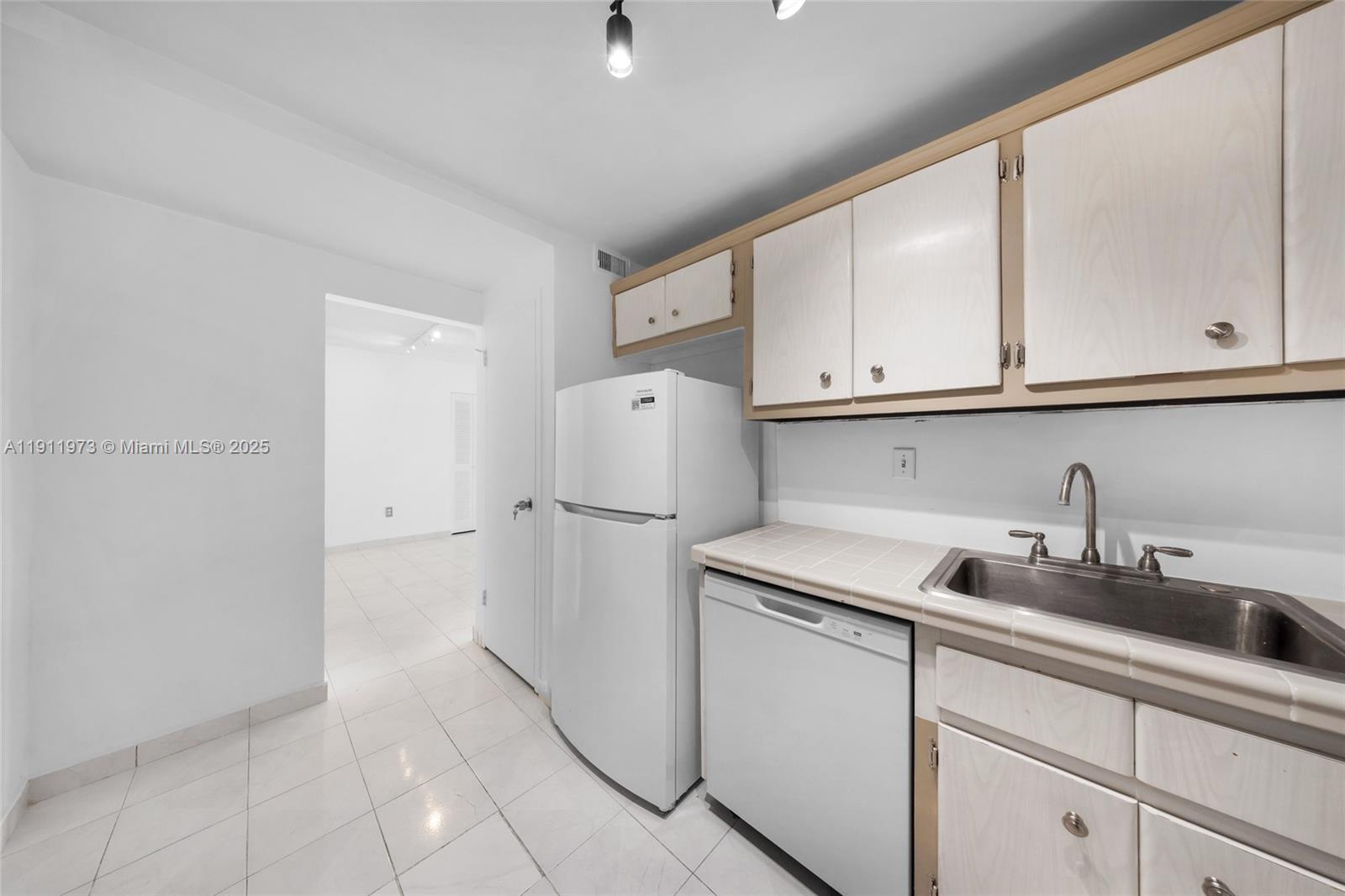 KENNEDY HOUSE CONDO - Residential