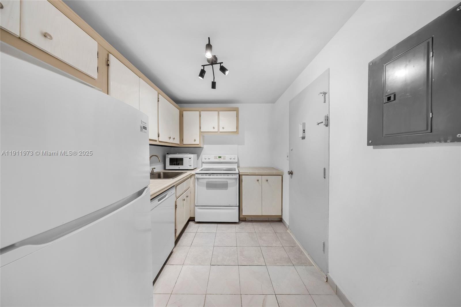 KENNEDY HOUSE CONDO - Residential