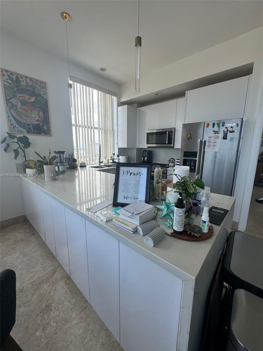 THE PONCE DE LEON CONDO - Residential Lease