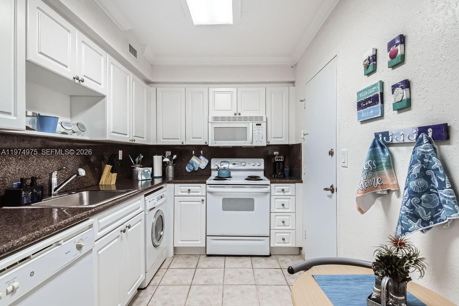 2501 S Ocean Dr 633 (AVAILABLE APRIL)