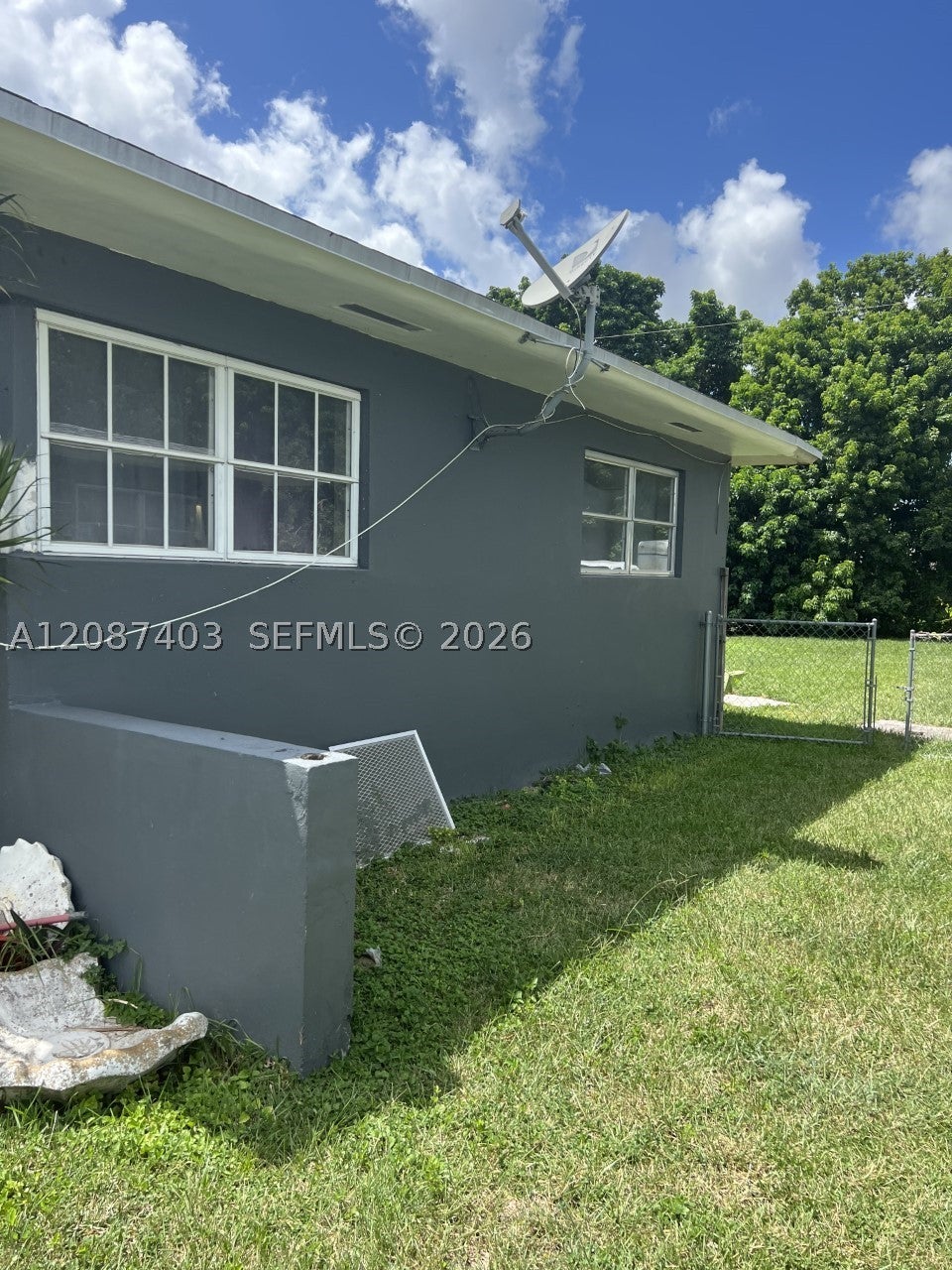 765 NW 12th St