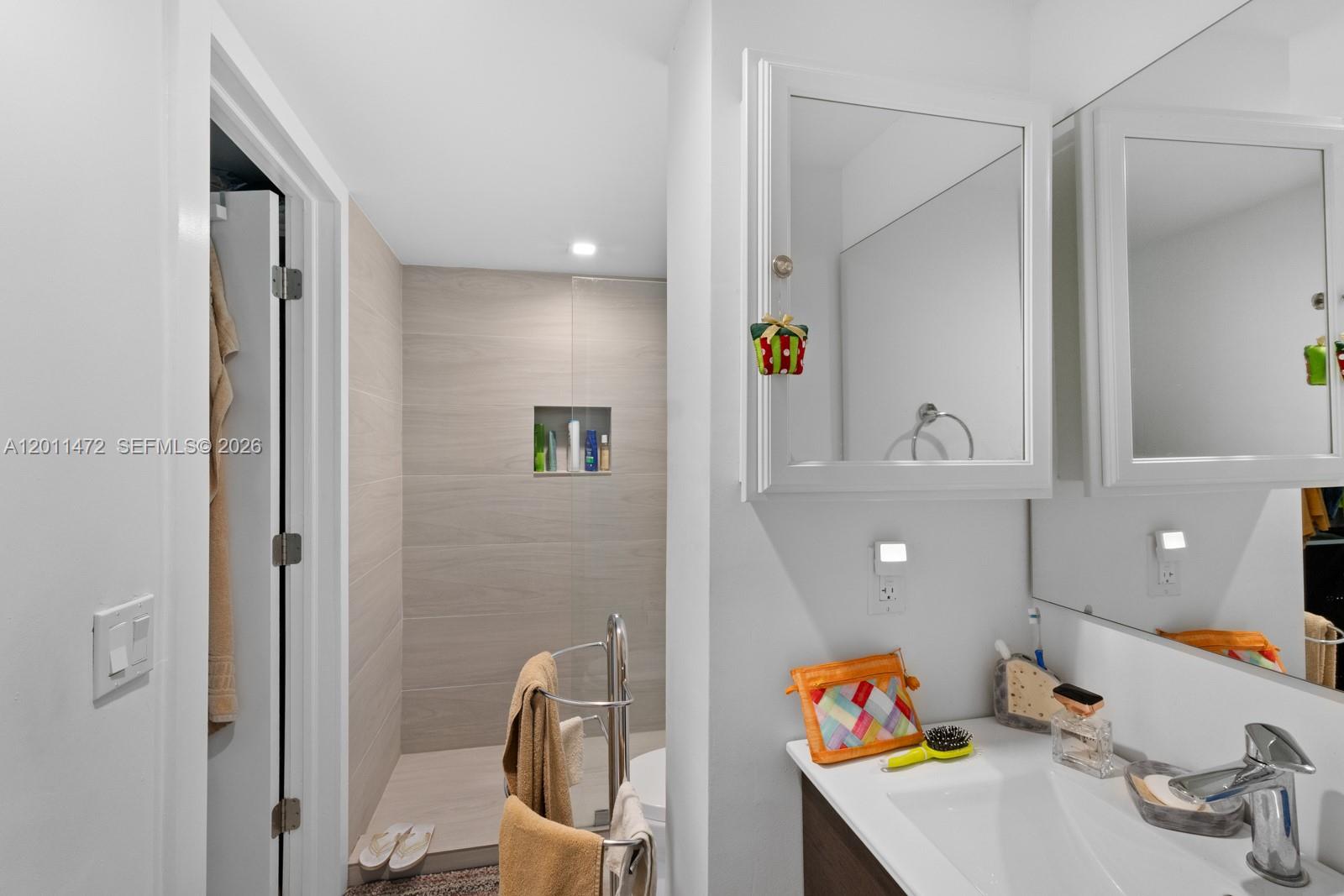 EDEN ISLES CONDO NO 5 - Residential