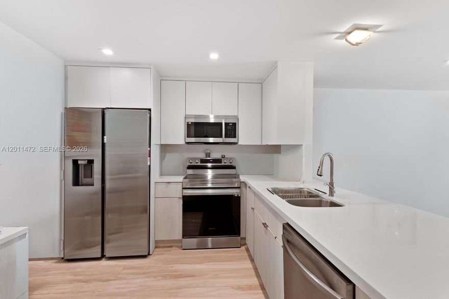 Spacious and remodeled one-bedroom apartment with a comfortable layout and good natural light. Features an updated kitchen and bathroom, in excellent condition and ready for move-in.

The unit offers a pleasant canal view, creating a calm and relaxing atmosphere. The bedroom is generously sized with ample storage space.

Located in a simple, well-maintained building within 55+ community, in a quiet residential area, between the beach and Biscayne Blvd, with easy access to main roads, public transportation, supermarkets, and everyday services.

A practical option for living or investing in a convenient location.
