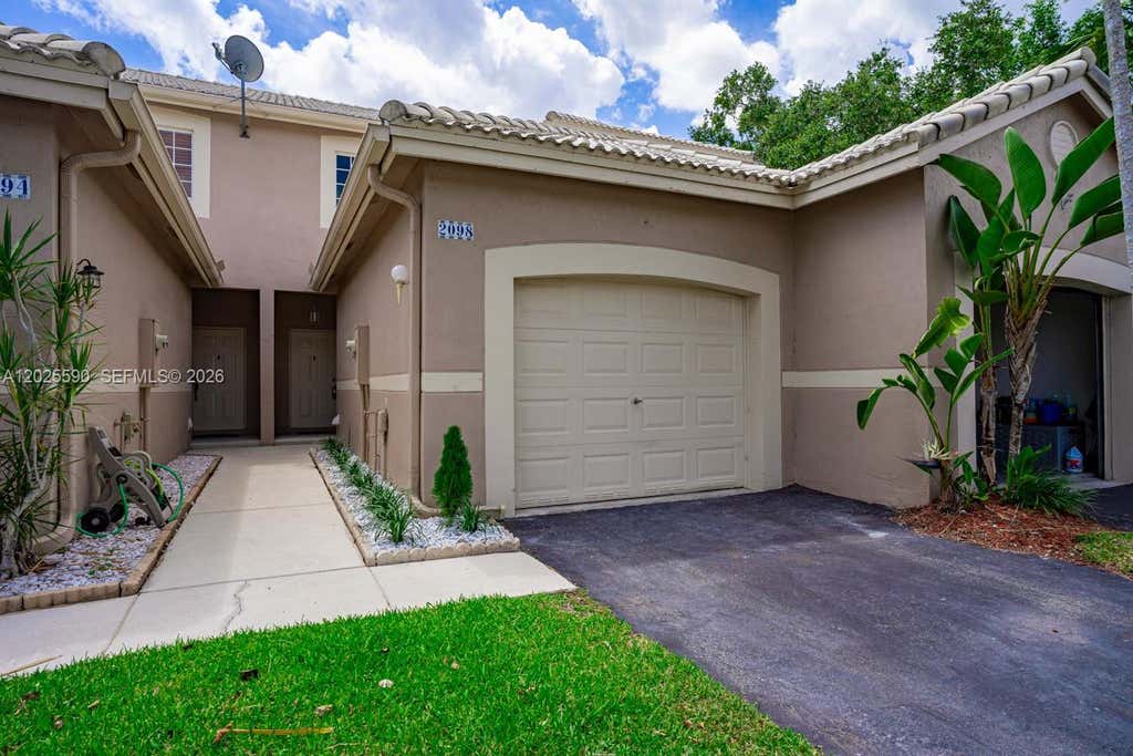 Photo of 2098 Madeira Dr, Weston, FL 33327 (MLS # A12025590)