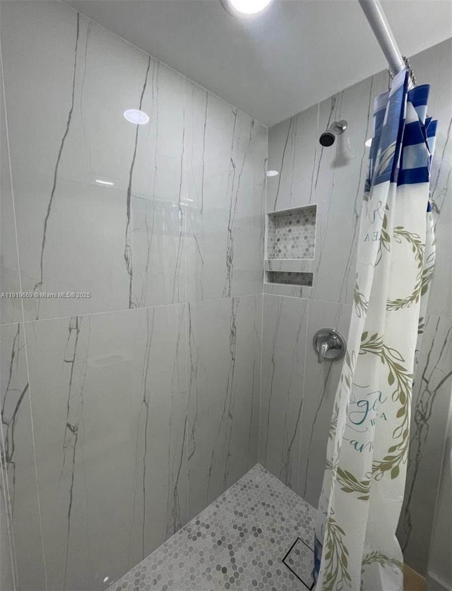 SILVER PALM HOMES - Residential Lease