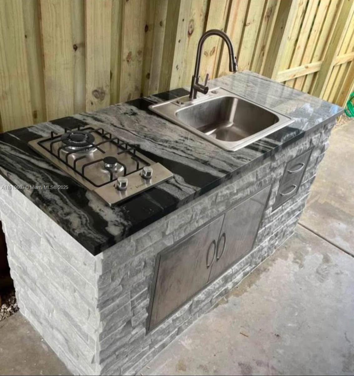 SILVER PALM HOMES - Residential Lease