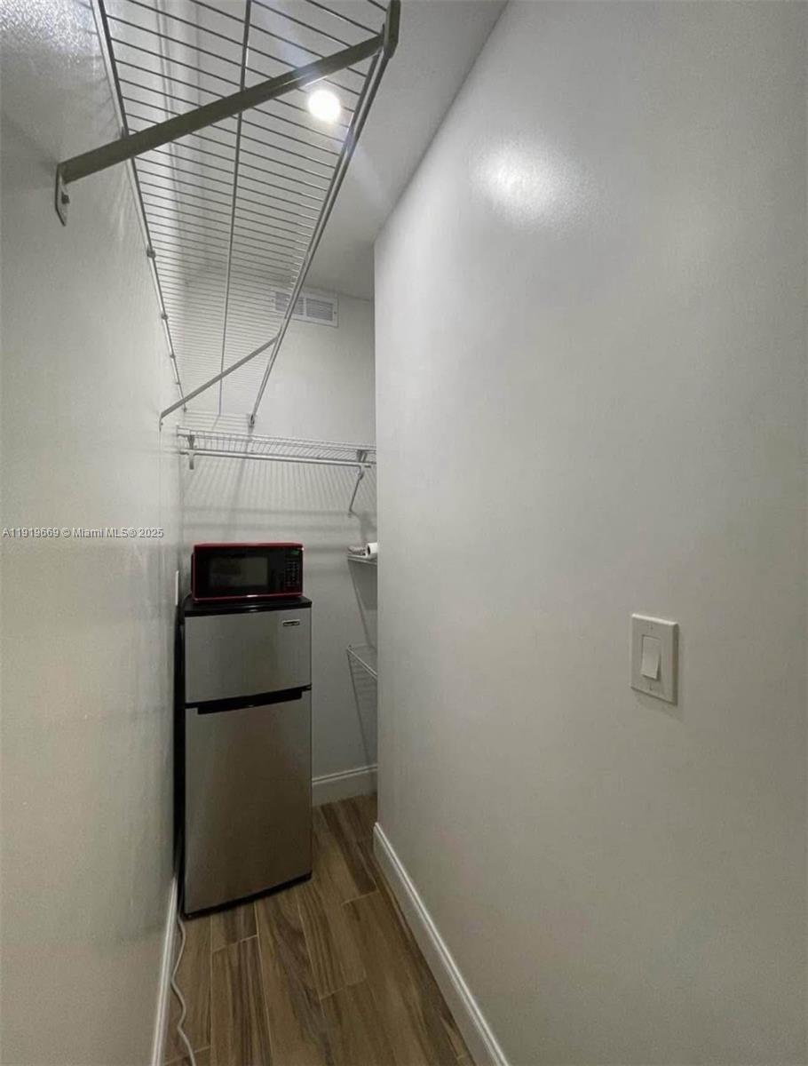 SILVER PALM HOMES - Residential Lease