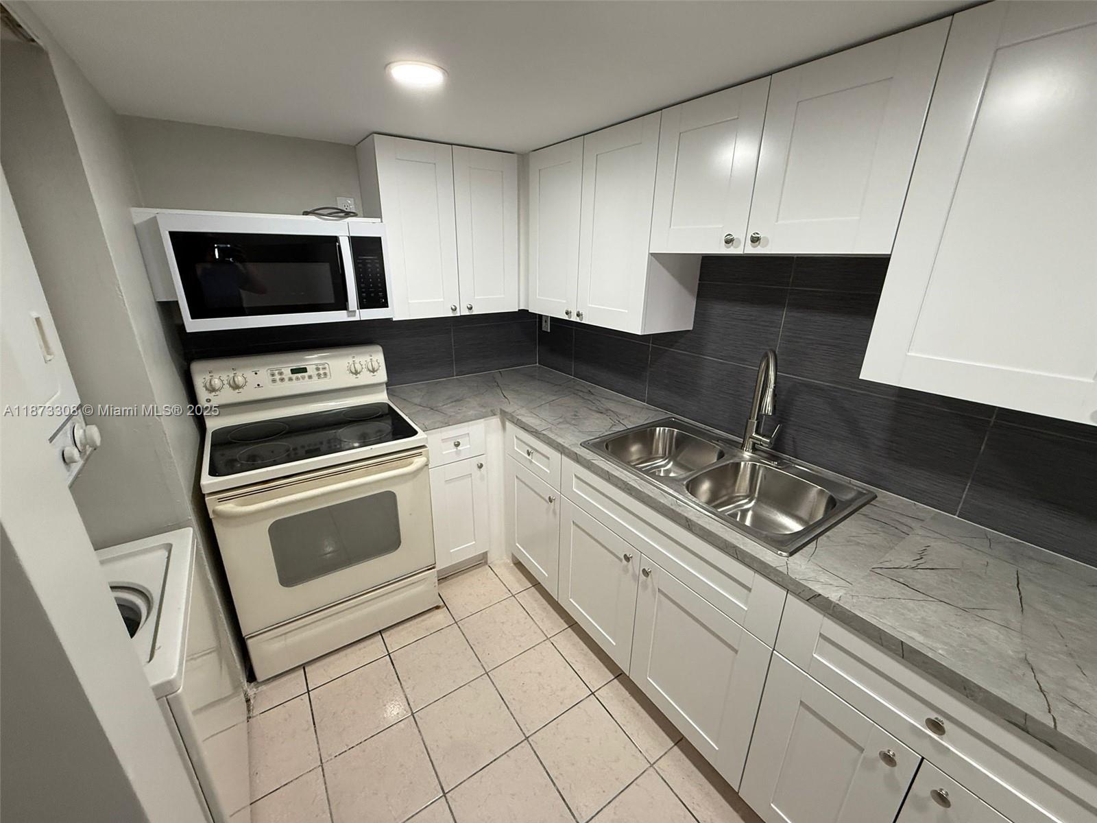 ALMOST A BRAND NEW APT!!! 2 BEDS 2 NEW BATH!! UPDATED KITCHEN !! RECENTLY PAINTED!! SCHEDULE A SHOWING AND RENT IT TODAY!! ONLY 2 MONTH TO MOVE IN!!