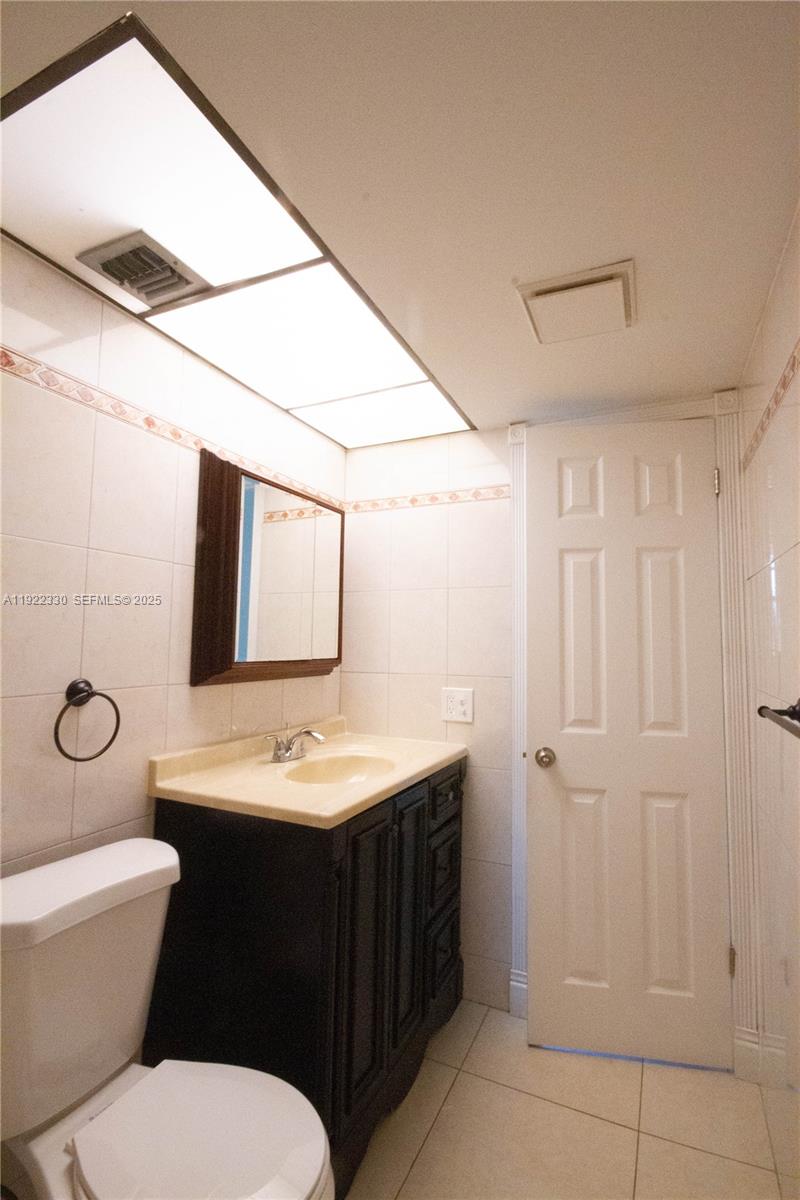 CYPRESS CHASE CONDO NO 5 - Residential